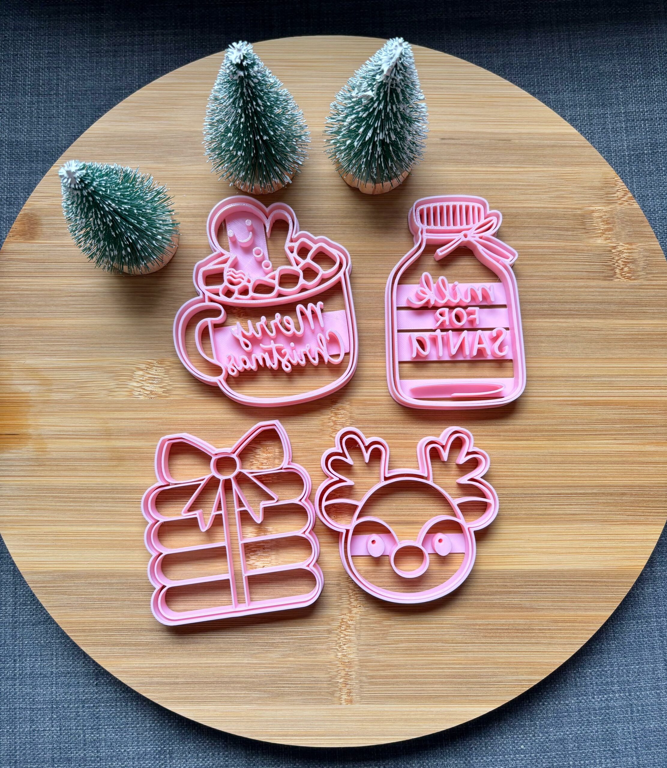 Pack de 4 Cortadores de Galletas Navideños – 8 cm