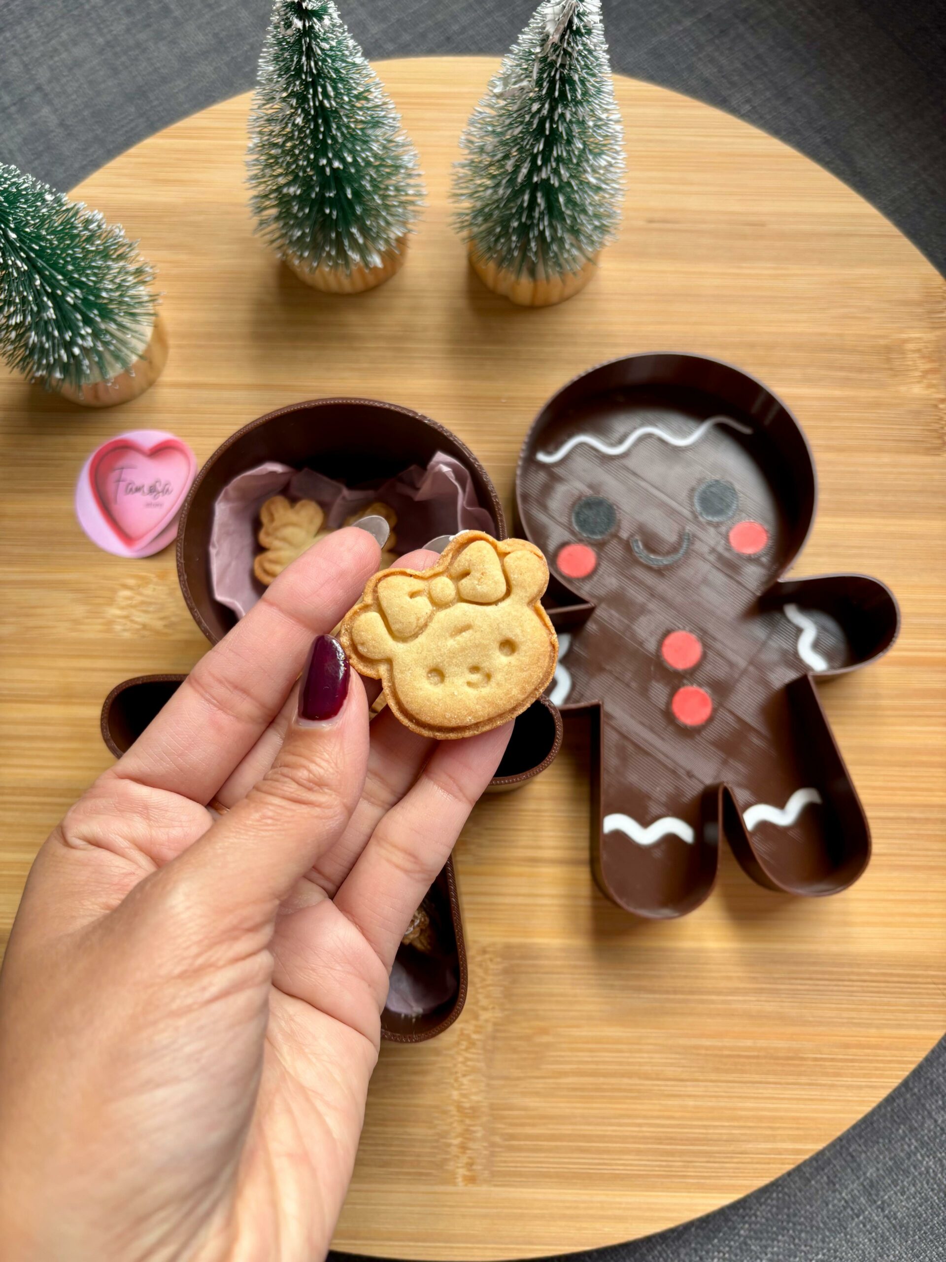 Cofre Navideño en Forma de Muñeco de Jengibre – 15 x 10 x 5 cm - Imagen 5