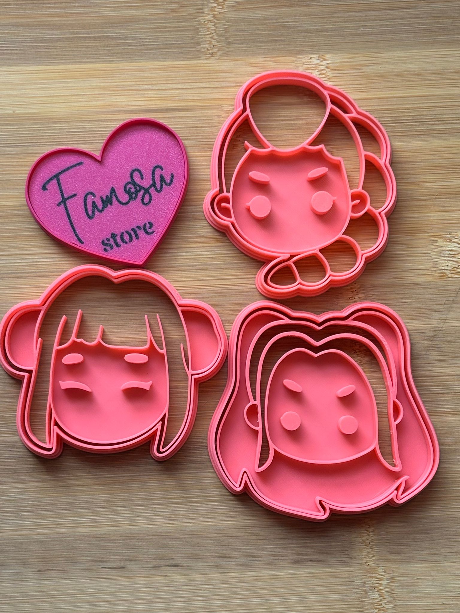 Demon Hunters Cortadores de Galletas (9 cm)